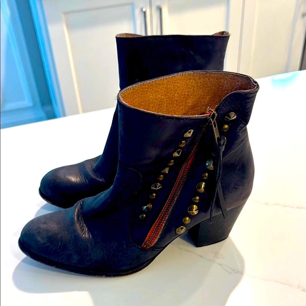 CHIO Studded Black Ankle Boots size 40 made in Spain